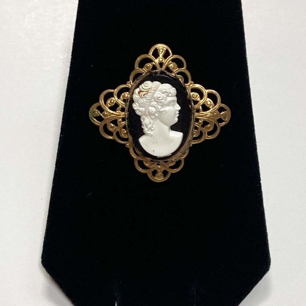 Vintage Cameo Filigree Gold Tone Brooch Pin